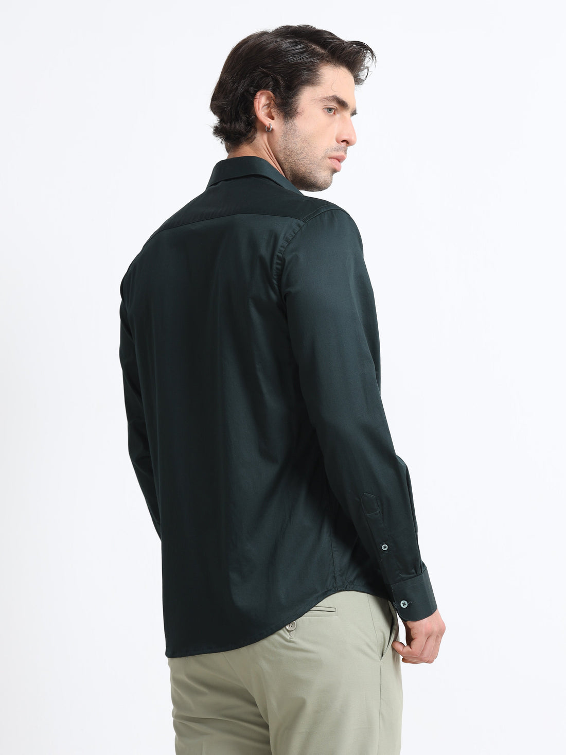 How Shirt Fabric Impacts Comfort in Hot Weather